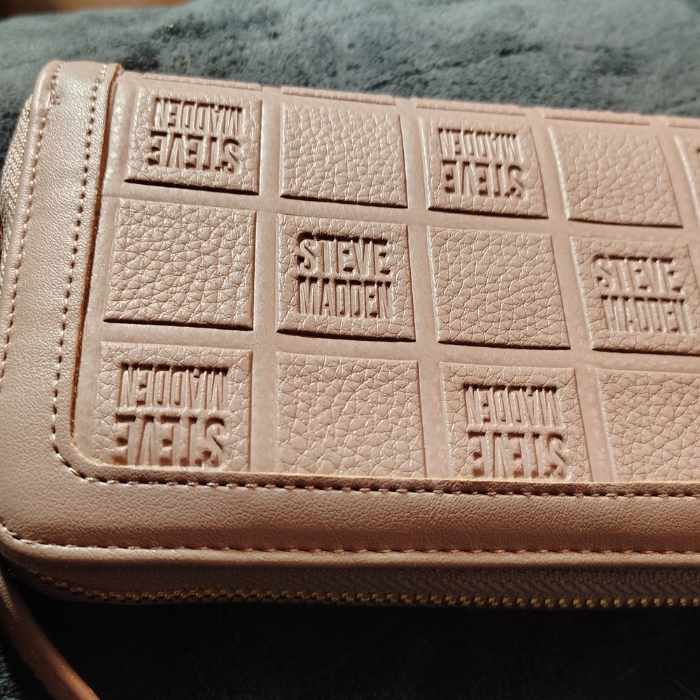 Steve Madden Tan Clutch - Picture 2 of 4